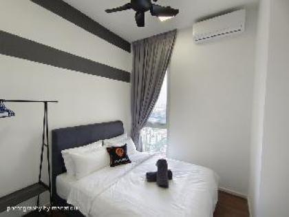 NEW 2-4 Pax - Cozy Deluxe Suite @ UNA KLCC - image 2