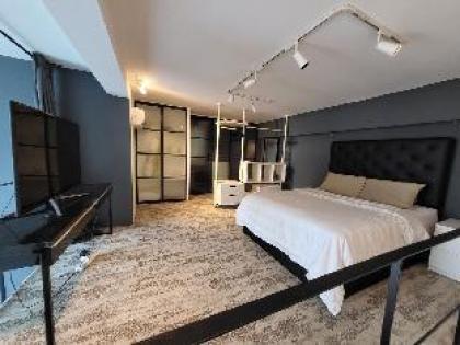 Designer Loft w Netflix & Karaoke Empire Damansara - image 12