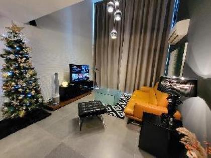 Designer Loft w Netflix & Karaoke Empire Damansara - image 5