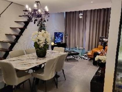 Designer Loft w Netflix & Karaoke Empire Damansara - image 6