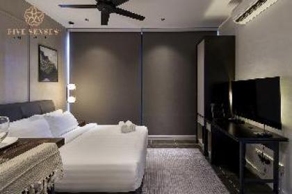 Comfortable bedrooms @ KL #DE - image 17