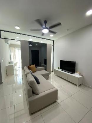 Datum Jelatek cozy studio balcony facing KL City - image 2