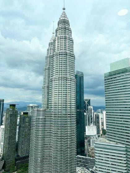 S4 Sky Suites KLCC By Genesis (KLCC VIEW) - image 3