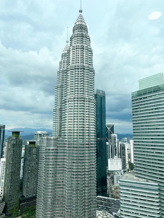 S4 Sky Suites KLCC By Genesis (KLCC VIEW) - image 3