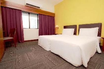 Cempaka Hotel By Majestic 13 - Deluxe Room - image 5