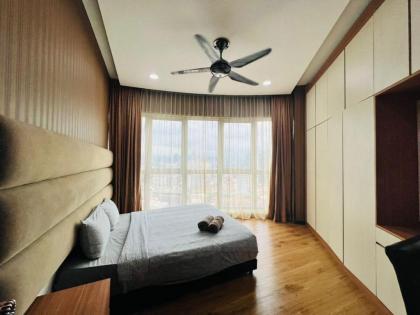 Limited Edition  3 bedroom Regalia Suite  KLCC - image 11