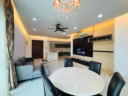 Limited Edition  3 bedroom Regalia Suite  KLCC - image 21
