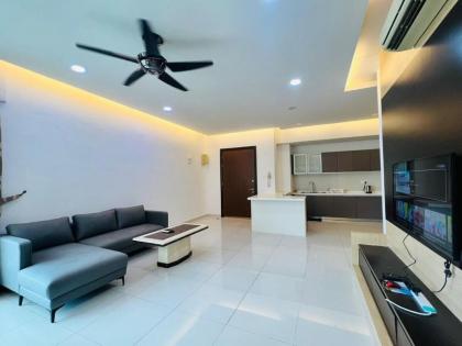 Limited Edition  3 bedroom Regalia Suite  KLCC - image 24