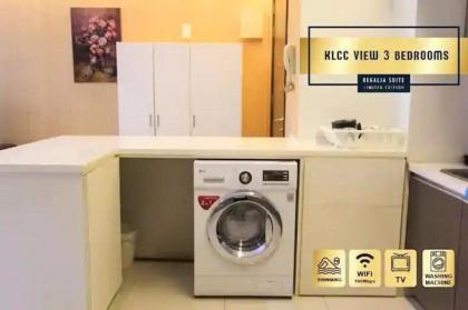 Limited Edition  3 bedroom Regalia Suite  KLCC - image 29