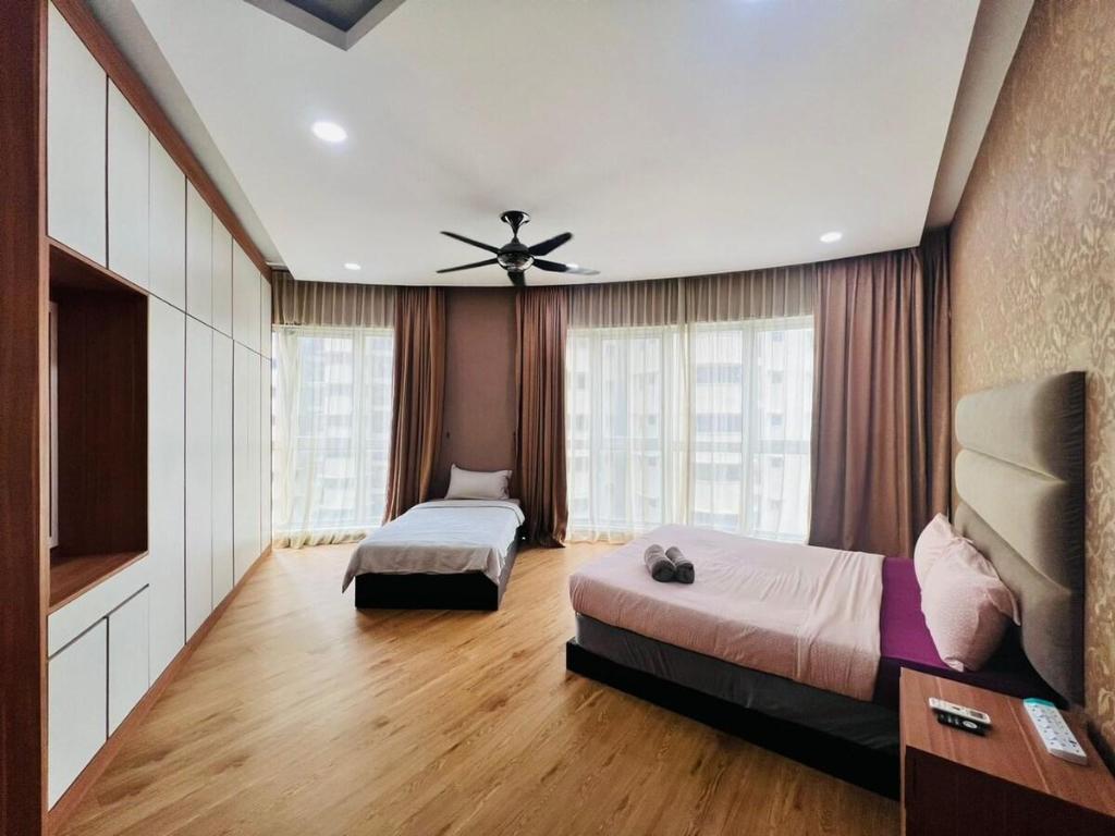 Limited Edition  3 bedroom Regalia Suite  KLCC - image 3