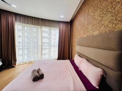 Limited Edition  3 bedroom Regalia Suite  KLCC - image 4