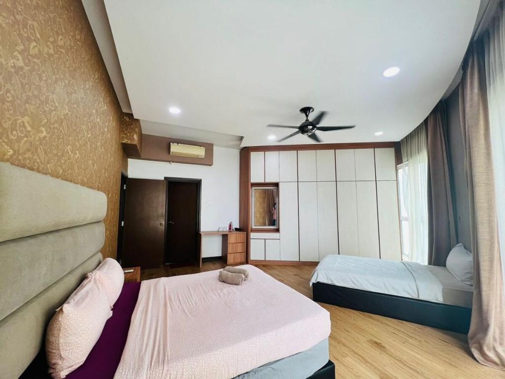 Limited Edition  3 bedroom Regalia Suite  KLCC - image 5