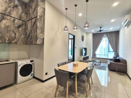 Luxury home 6-8pax l 300m MRT near Chinatown - image 3