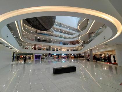 One Room 50mShopping Mall Monorail Breezy - image 5