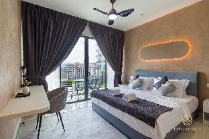 The only Serviced Apartment with 360 Sky Bridge - image 20