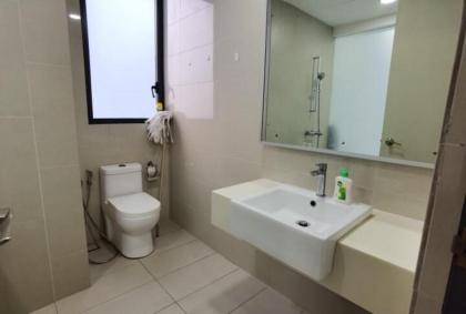 Spacious unit beside KL Gateway Mall Kuala Lumpur - image 3