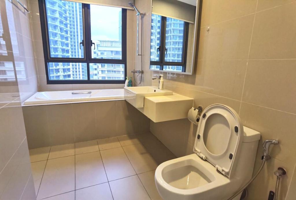 Cozy Apt near LRT Universiti Kuala Lumpur (2BR) - image 4