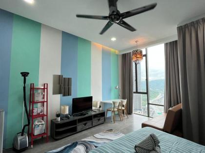 Calming Studio Empire Damansara /FreeWiFi/Netflix - image 10