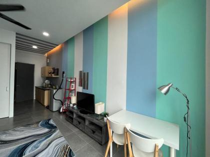 Calming Studio Empire Damansara /FreeWiFi/Netflix - image 12