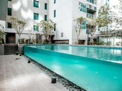 KLCC 1Br Apartment Glass Pool - image 11