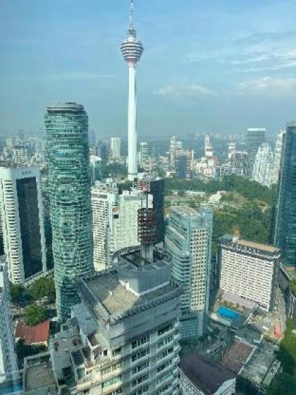 VORTEX KLCC 2bedroom high floor KL tower VIEW  - image 9