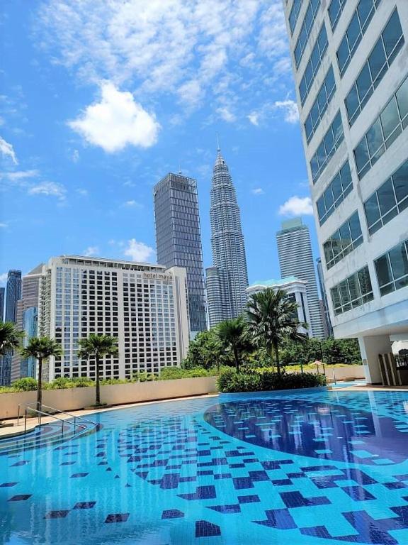 Crest Residence Klcc Netflix Great Pool - main image