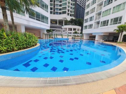 Crest Residence Klcc Netflix Great Pool - image 16