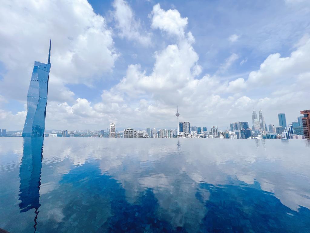 One BR Infinity Pool With KlCCPNB118 - main image