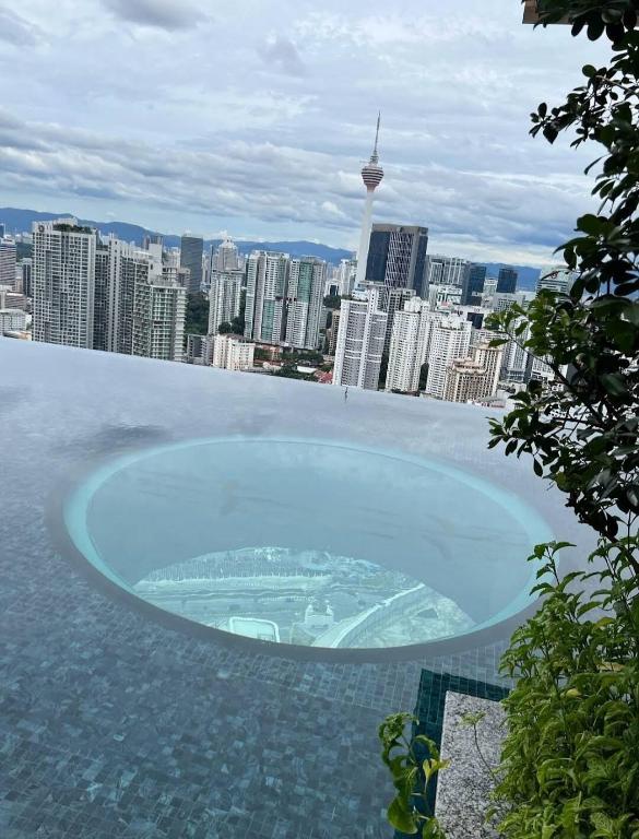 Premium High Floor Family Suite Infinity Pool #KL - image 7