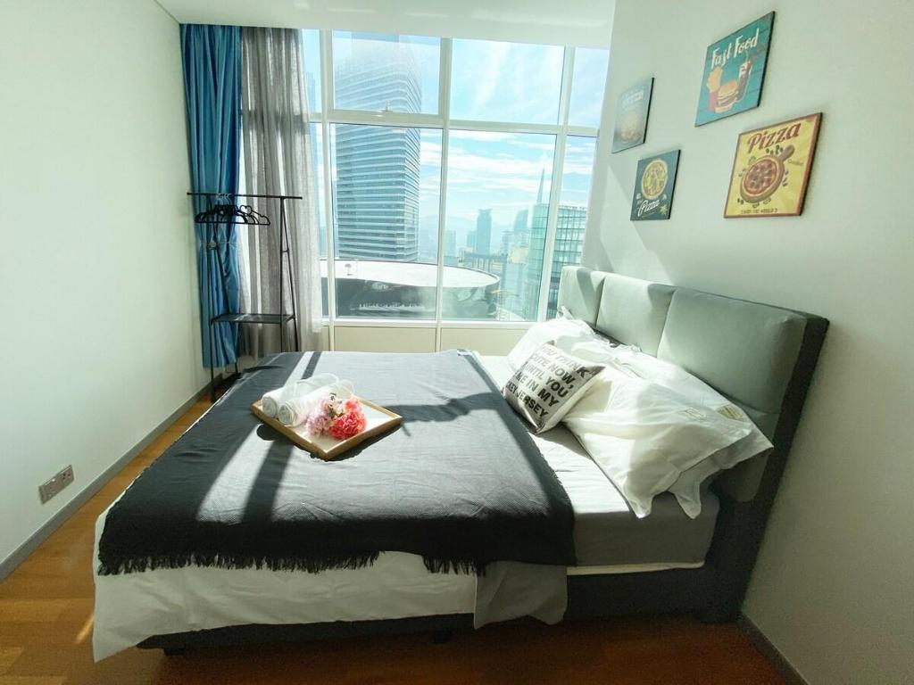 Premium KLCC Top floor 3BR Suites - image 5