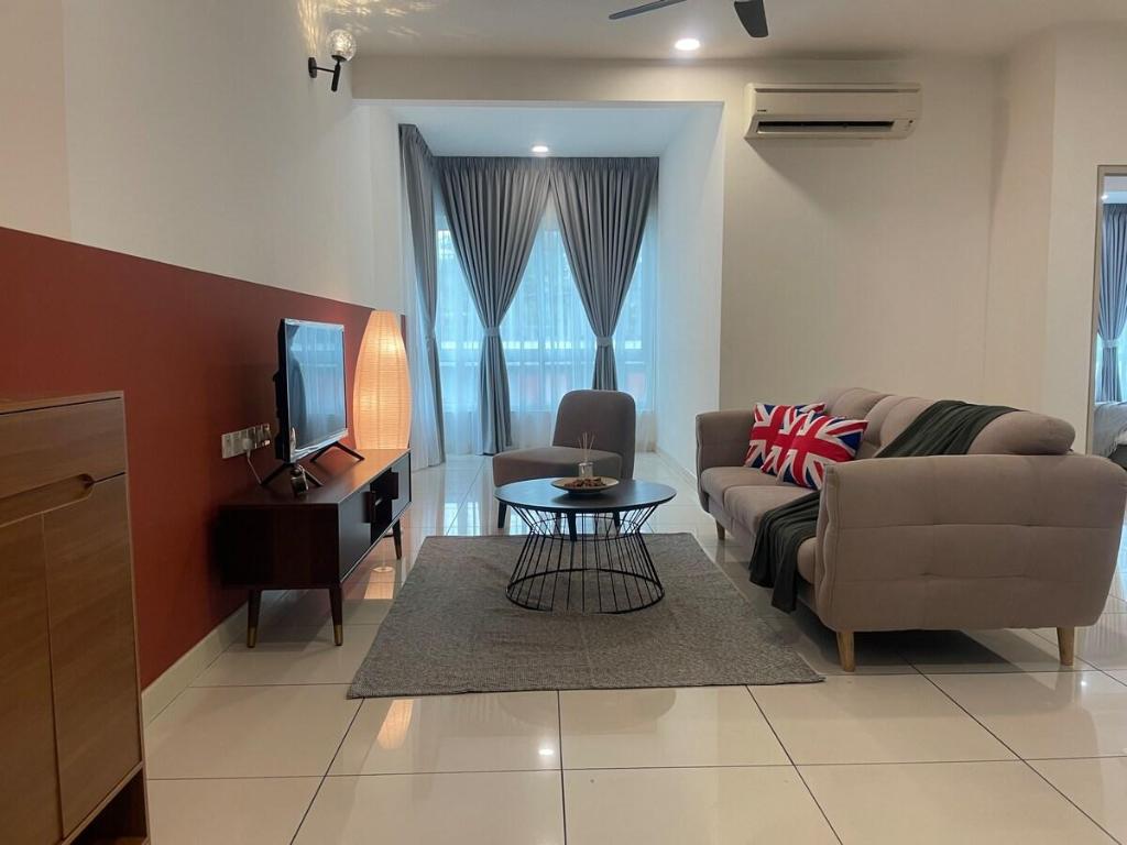 Lovely 7-PAX 2BR with Pool @ Sunway Velocity VR3 - image 2