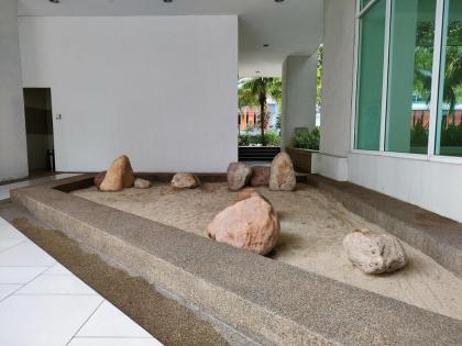 Lovely 8-PAX 3BR with pool at Sunway Velocity VR3 - image 22