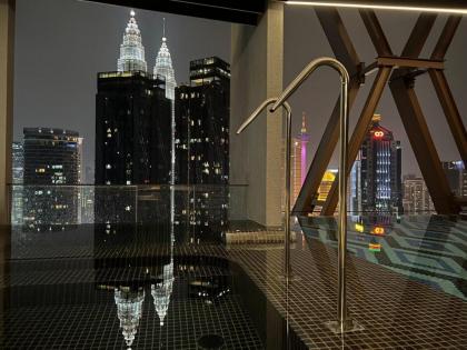 Luxury serviced apartment sky-pool KLCC view Kuala Lumpur