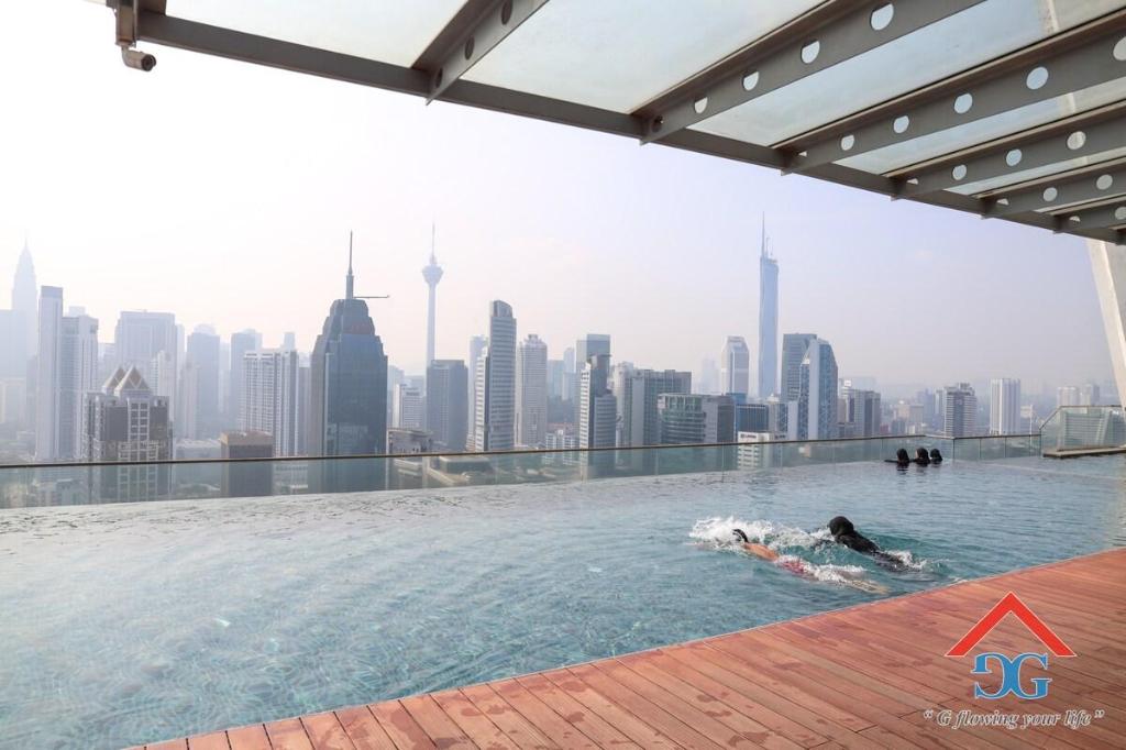 Regalia - KL Best Staycation @ KLCC View Sky Pool - image 2