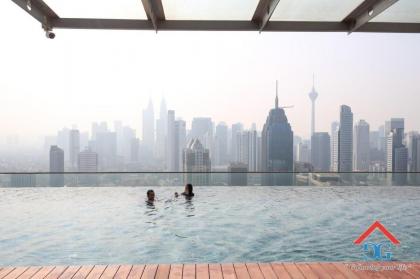 Regalia - KL Best Staycation @ KLCC View Sky Pool - image 3