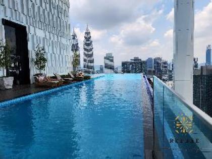 FACE Style Premium Suite KLCC by Reluxe - image 4