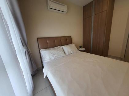 Central Residence with 2 bedroom by HowHaus - image 23