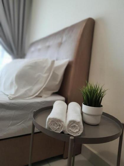 Central Residence with 2 bedroom by HowHaus - image 25