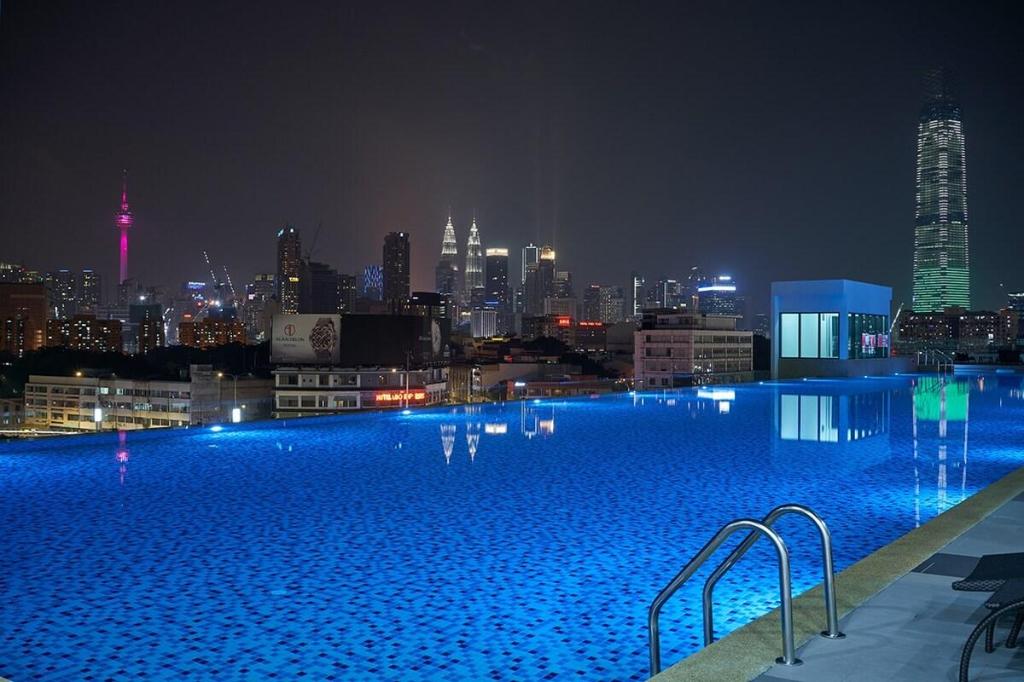 KL One Residence -Infinity Pool & KL Skyline - image 5