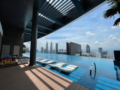 Eaton 2BR w/ Rooftop Infinity Pool 2 min to MRT - image 2