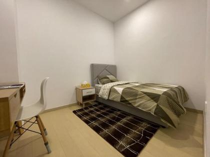 Stylish 2BR in KLCC w/ Rooftop Pool 2 min to MRT - image 19