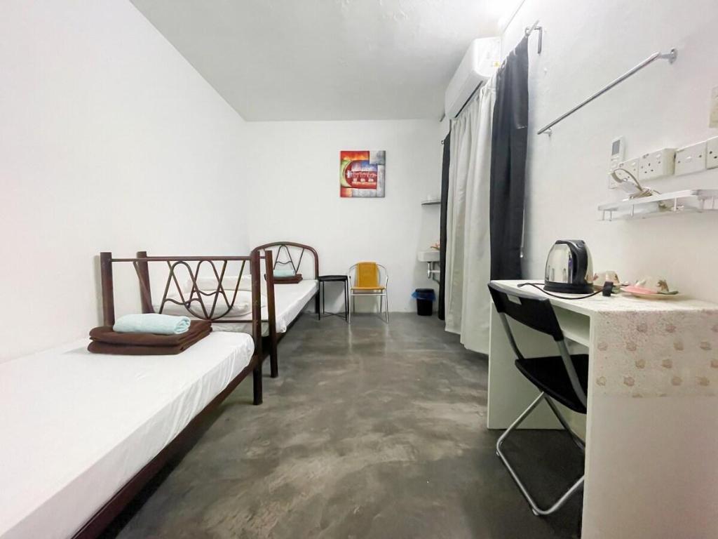 ChowKit TiongNam 32 Homestay Twin Room Type B - image 7