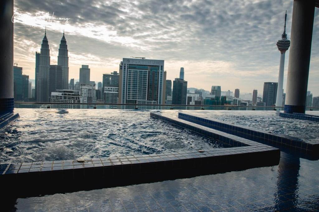 Pool View Klcc TRX Merdeka 118 near Monorail 3701B - image 4