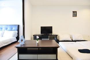 Stylish Studio High Floor with FREE Parking - main image