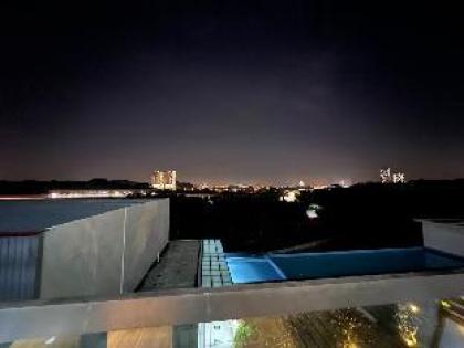 Sunrise View/Balcony | Neflix | Sky Park@Cyberjaya - image 10