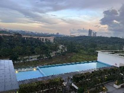 Sunrise View/Balcony | Neflix | Sky Park@Cyberjaya - image 9