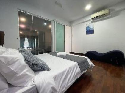 Love&Comfortable 5pax A loft style near Mid valley - image 9