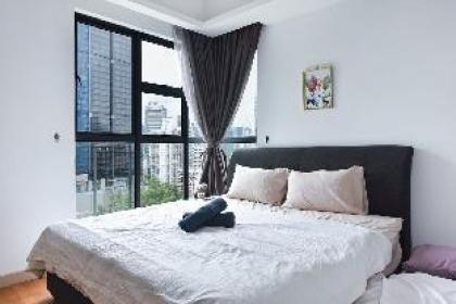 A Lux & Modern High-Floor 3BR Apt @ Bukit Bintang - image 2