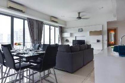 A Lux & Modern High-Floor 3BR Apt @ Bukit Bintang - image 6