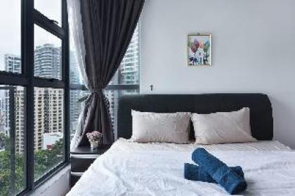 A Lux & Modern High-Floor 3BR Apt @ Bukit Bintang - image 9